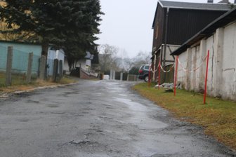 Wo im Vogtland eine der größten Schlaglochpisten beseitigt werden soll - Dieses desolates Straßenstück in Ranspach soll in diesem Jahr saniert werden.