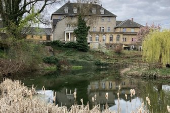 Wo im Vogtland immer montags Flohmarkt ist: Mit diesen besonderen Angeboten lockt 2025 das Herrenhaus Kleingera - Das Rittergut Kleingera lockt auch mit seinem Gutsgarten.
