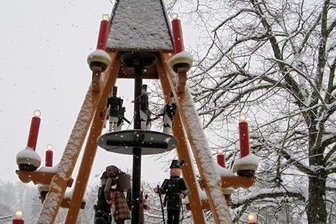 Wo ist die Rodewischer Pyramide geblieben? - Die Pyramide von der Rodewischer Schlossinsel ist ausgemustert. Erhard Seifert und Karl Renger vom Museum haben sie gebaut.