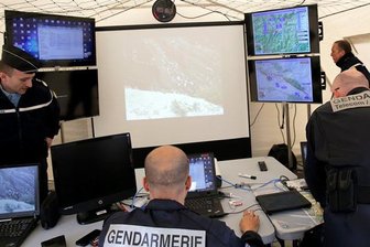 Wo ist die zweite Blackbox? - In einem der Zelte nahe der Unglücksstelle tragen die Ermittler derzeit Daten zusammen, die die Absturzursache erklären sollen.