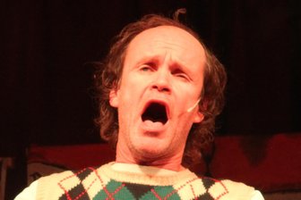 Olaf Schubert als Jesus im "Krippenspiel" im Haus des Gastes in Chemnitz.
