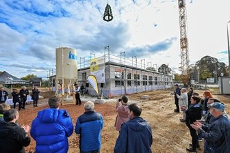 Wo Kinder künftig Sicherheit finden sollen - Richtfest wurde an der Ecke Augsburger Straße/Reichenhainer Straße für das Gebäude des Kinder- und Jugendnotdienstes gefeiert. 