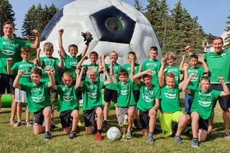 Wo nicht nur die E-Junioren jubeln - Die E-Junioren-Kicker der SpVgg Reinsdorf-Vielau durften sich am Samstag als frischgebackener Kreismeister feiern lassen. 