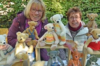 Wo Topfdeckel zu Unikaten werden - Ilona Kästner (l.) und Christine Morgenstern aus Olbernhau stellen Teddys her, die nicht nur bei den Jüngsten ankamen.
