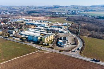 Wo und was in Neukirchen gebaut werden soll - Auf der Freifläche in Neukirchen soll eine neue Grundschule gebaut werden. Ebenso ist an der Kreuzung Stollberger Straße und der Straße zum Gewerbepark ein Kreisverkehr geplant. Auch das Gewerbegebiet Südwest (rechts) soll erweitert werden.