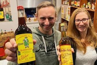 Wo Wismutfusel gebrannt wurde: In der Lengenfelder Moosmann-Manufaktur läuft's immer noch - Führen die Firma im Hobby-Betrieb: Jana Grenzendörfer, die Ur-Enkelin von Emil Reiher, und Swen Voigt.