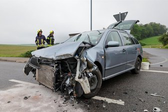 Wochenende beginnt in Dennheritz mit schwerem Unfall: Hauptstraße bleibt eine Stunde voll gesperrt - Der Unfall hat sich am Samstag gegen 7.30 Uhr ereignet.