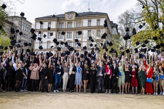 Wochenende in Mittelsachsen: Was neben Frühjahrsputz noch so los ist - Das „Hütewerfen“ bildet den Abschluss der Feierlichen Exmatrikulation der Hochschule Mittweida. Wer sich erst mal umschauen will, ist beim Studieninformationstag richtig.