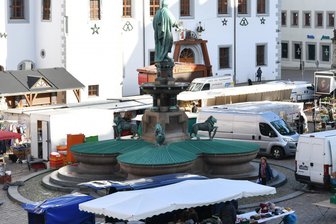 Wochenmarkt in Freiberg bereits am Mittwoch - Der Wochenmarkt findet in Freiberg traditionell vor dem Rathaus auf dem Obermarkt statt.