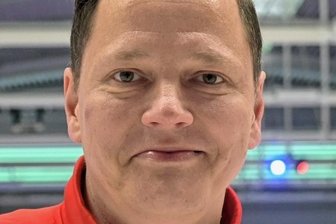Wölfe laufen nach kurzer Eiszeit heiß - Sven Schröder - Trainer der Schönheider Wölfe
