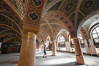 Wofür in Chemnitz Geld ausgegeben werden soll - und wofür nicht - Blick in den seit 2019 leer stehenden Ratskeller. Die aufwendige Sanierung des Traditionslokals wird noch länger auf sich warten lassen. 