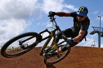 Wofür Tagestouristen Geld ausgeben - Tagestouristen steuern gezielt ausgewählte Attraktionen an, wollen in der Region etwas erleben. Im Bild: ein Mountainbiker in der Bike-Welt in Schöneck. 