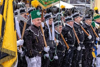 Wohin am dritten Adventwochenende in Plauen und Umgebung? - Schwere Entscheidung: Am Sonntagnachmittag findet in Auerbach die einzige Bergparade im Vogtland statt. In Plauen ist nochmals ein verkaufsoffener Sonntag.