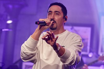 Wohin am letzten September-Wochenende im Vogtland: Einkaufsnacht in Auerbach, Schlachtfest in Theuma und Rock‘n‘Roll im Theater - Der Rapper Eko Fresh will am Freitag die Bühne im Basement des Einkaufszentrums Stadt-Galerie rocken.