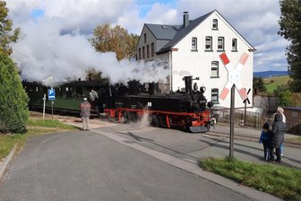 Wohin am Wochenende im Raum Aue und Schwarzenberg? Wandern, Musik und Gesundheit - „Dampfbetrieb im Spätherbst“ heißt es am Sonntag bei der Museumsbahn in Schönheide.
