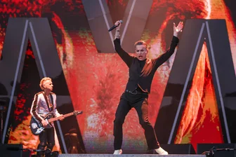 Wohin am Wochenende im Vogtland: Musik von Depeche Mode in Plauen, Kinder-Klassiker im Theater und vieles mehr - Depeche Mode begeistern die Massen, wie hier beim ausverkauften Konzert in Leipzig 2023. Die Musik der Kultband und weitere Hits der 1980er-Jahre sind am Wochenende in Plauen zu erleben.