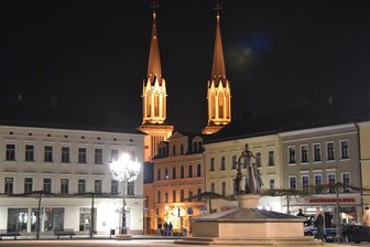 Wohin am Wochenende im Vogtland: Offene Kirchen, Deep-Purple-Hits und Einkaufsnacht - Am Freitag öffnen 33 Gotteshäuser im Vogtland ihre Türen zur Nacht der offenen Kirchen. Darunter ist auch die St. Jakobikirche in Oelsnitz.