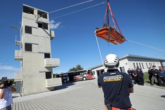 Wohin am Wochenende im Vogtland? Spektakuläre Übungen mit der Feuerwehr, Herbstmärkte und anderes mehr - Bereits am Montag fand im Feuerwehrzentrum eine spektakuläre Abseilübung statt. Am Samstag lockt ähnliches.