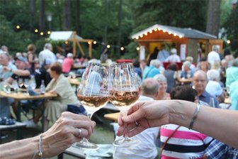 Wohin am Wochenende in Region Aue und Schwarzenberg: Weinfest, Kaminer-Auftritt, Traktortreffen und Ost-Rock - Ein Weinfest erwartet Besucher von Freitag bis Sonntag in der Schwarzenberger Innenstadt.