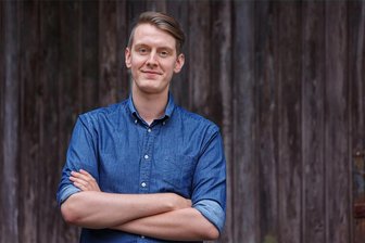Wohin am Wochenende: Mit Musik und Comedy ins neue Jahr - Der Stand-up-Comedian und Kabarettist Jonas Greiner kommt nach Reichenbach: Im Soloprogramm „Greiner für Alle“ erzählt der 26-Jährige auf humorvolle Weise, was um ihn herum passiert.
