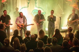 Wohin im Vogtland? Freizeit-Tipps für das erste Februar-Wochenende vom ersten Kneipenquiz in Rodewisch bis zum Keimzeit-Doppelkonzert in Plauen - Erst im Februar 2024 war Keimzeit im Malzhaus zu Gast - damals gab es großen Ansturm, weshalb das Konzert vom Keller in die Galerie verlegt wurde. Trotzdem mussten etliche Fans draußen bleiben. Nun gibt es einen Doppeltermin.