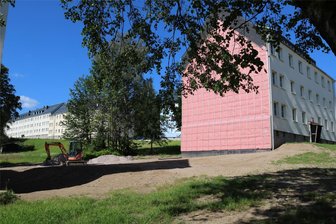 Wohnbau Johanngeorgenstadt hofft auf weiteren Schuldenabbau - Bei der Wohnbau Johanngeorgenstadt laufen Abriss-, Sanierungs- und Umbauarbeiten, hier im Stadtteil Neustadt.