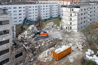 Wohnblock im Mittweidaer Neubaugebiet weicht dem Abrissbagger -