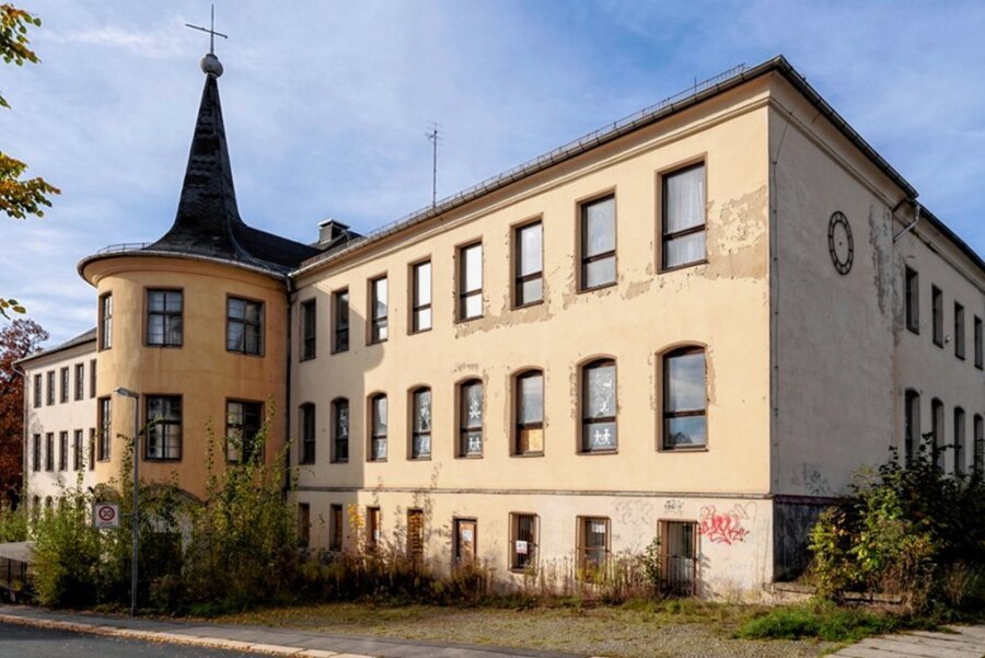 Wohnen statt pauken in Chemnitz: Frühere Schule in Markersdorf wird saniert - Im kommenden Jahr soll die Sanierung der seit langem leer stehenden Schule beginnen. 