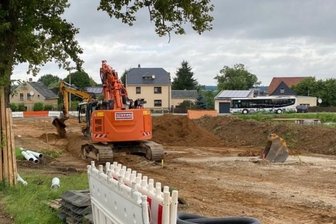 Wohngebiet Brunn: Nachbarn äußern Angst "abzusaufen" - Die Erschließung des neuen Wohngebiets in Brunn läuft. Nach einem Gewitter vor ein paar Wochen bildete das Regenwasser an der Dr.-Eckener-Straße einen kleinen See. Das Ereignis ließ nicht wenige Anwohner der unterhalb der Straße stehenden Häuser nachdenklich werden. Tenor: Ist künftig für einen ausreichenden Abfluss von Regenwasser gesorgt? 