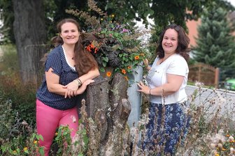 Wohngebiet Seilerberg in Freiberg: Zwei Frauen wollen Jung und Alt aus den Wohnungen locken - Die beiden Quartiersmanagerinnen am Seilerberg: Elena Schmidt und Juliane Rosenberg (v. l.) sind Ansprechpartnerinnen und Ideengeberinnen zugleich.
