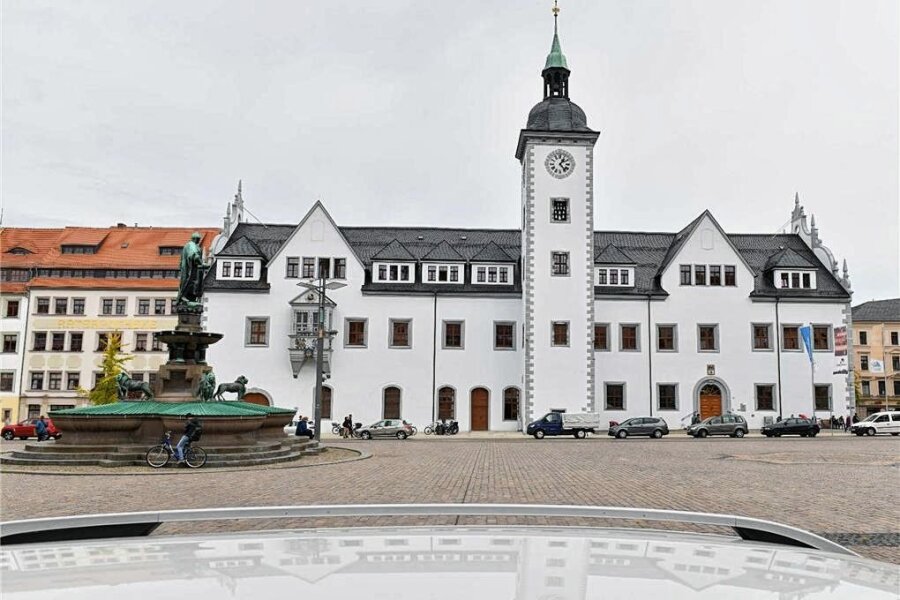 Wohngeldantrag in Freiberg: Bearbeitung dauert zurzeit neun Wochen - Im Rathaus Freiberg (Symbolfoto) sind im Januar und Februar insgesamt 1040 Wohngeldanträge gestellt worden.