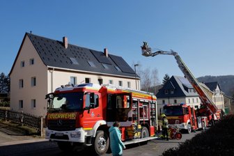 Wohnhaus-Brand in Erdmannsdorf: Ursache steht fest - Die Feuerwehr hat am Donnerstag einen Wohnhausbrand in Erdmannsdorf gelöscht.