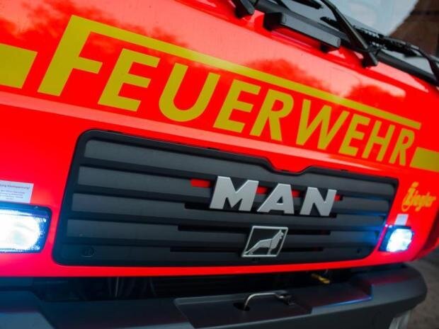 Wohnhausbrand in Elsterberg nach Funkenschlag bei Dacharbeiten - 