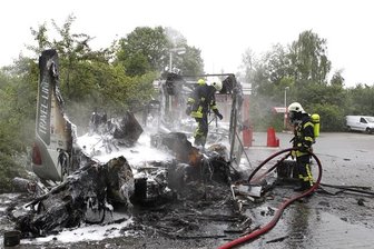Wohnmobil explodiert und ausgebrannt - 