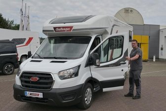 Wohnmobilcenter bietet Alternative zu Hotelurlaub - Beim Autohaus in Bad Schlema, das zur Zimpel-&-Franke-Gruppe gehört, wurde ein Wohnmobilcenter eröffnet. Martin Gläntz arbeitet im Service.
