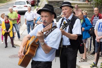 Wohnsiedlung in Annaberg-Buchholz feiert 100-jähriges Bestehen - De Ranzn sorgen beim Humpelfest für Stimmung.