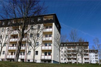 Wohnungsbaugesellschaft Syrau will Heizungsanlage umrüsten - Die Syrauer Wohnblöcke oberhalb des Kindergartens werden derzeit zentral über eine Ölheizung mit Wärme versorgt. Nun wird über Alternativen nachgedacht. 