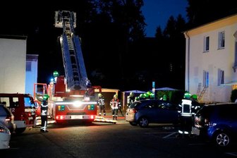 Wohnungsbrand an der Zwickauer Straße - Drei Verletzte - Zu einem Brand ist es am Montagabend in einem Wohnhaus an der Zwickauer Straße gekommen.
