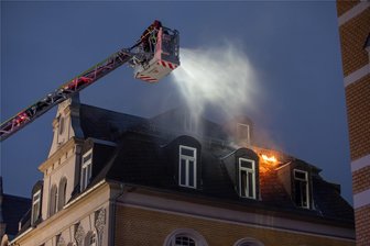 Wohnungsbrand im Plauener Westend: Ursache steht jetzt fest - Es war noch stockdunkel, als Ende Oktober in der Jahnstraße 29 der Dachstuhl brannte.