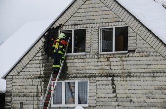 Wohnungsbrand in Bockau - Feuerwehr verhindert Übergreifen auf Dachstuhl - 