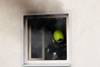 Wohnungsbrand in Chemnitz: Feuerwehr muss zur Humboldtstraße ausrücken - Montagmittag brannte es in einer Erdgeschosswohnung an der Humboldtstraße auf dem Sonnenberg.