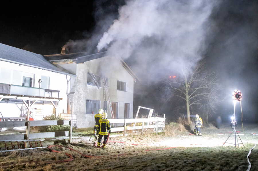 Wohnungsbrand in Seifersdorf in den frühen Morgenstunden - 