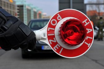 Wohnungsdurchsuchung nach Verkehrskontrolle: Polizei findet Drogen und Bargeld - Bei einer Verkehrskontrolle hat die Polizei Crystal bei einem 33-Jährigen entdeckt.