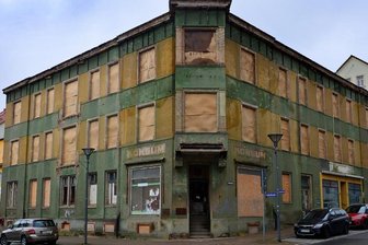 Wohnungsgesellschaft hält an Plan für Humboldtstraße 1 fest - Das Haus Humboldtstraße 1 in Frankenberg ist jetzt gesichert, bleibt aber ein Sanierungsfall.
