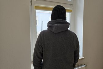 Wohnungslos in Westsachsen: Immer häufiger trifft es Menschen mit psychischen Erkrankungen - Eine Krankheit hat sein Leben durcheinandergebracht. Erst Job, dann Wohnung weg. Wichtige Post wurde nicht geöffnet – Gefängnis. Jetzt bekommt er Hilfe.