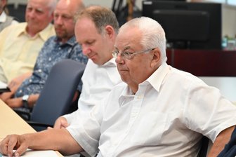 Wohnungsmangel, ein leerer Bürgermeisterstuhl und Millioneninvestitionen: Warum ein Stadtrat von Annaberg auch nach 50 Jahren nicht ans Aufhören denkt - Stadtrat Karl-Heinz Vogel ist seit 50 Jahren Kommunalpolitiker – zunächst in Cunersdorf, seit dem Zusammenschluss mit Annaberg-Buchholz im gemeinsamen Stadtrat. Auch in der neuen Legislaturperiode wird er wieder mit dabei sein.