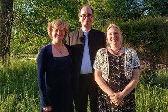 Wohnzimmerkonzert: Klassikabend mit Kammermusik auf dem Trommler-Hof bei Frauenstein - Auf dem Trommler-Hof musizieren Astrid May, Albrecht May und Franziska Trommler (v. l.).