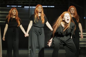 Die Opernfigur Manon Lescaut (Malgorzata Pawelowska) scheitert an sich selbst und an den Umständen.