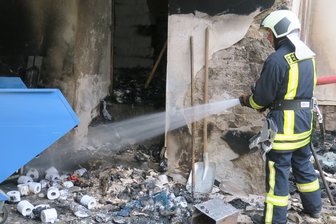 Wolfsgrün: Feuer bei Papierverarbeiter -