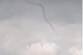 Wolkenrüssel über Niederwiesa - Kathleen Albrecht hat eine Trichterwolke über Niederwiesa gefilmt.